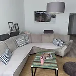 Gemuetliche 144qm Altbauwohnung In Am Hbf Apartment *