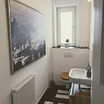 Gemuetliche 144qm Altbauwohnung In Am Hbf *