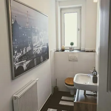 Gemuetliche 144qm Altbauwohnung In Am Hbf *