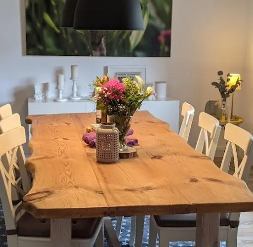 Апартаменты Gemuetliche 144qm Altbauwohnung In Am Hbf