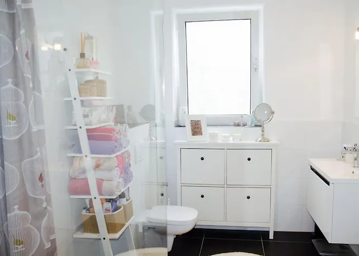 Апартаменты Gemuetliche 144qm Altbauwohnung In Am Hbf