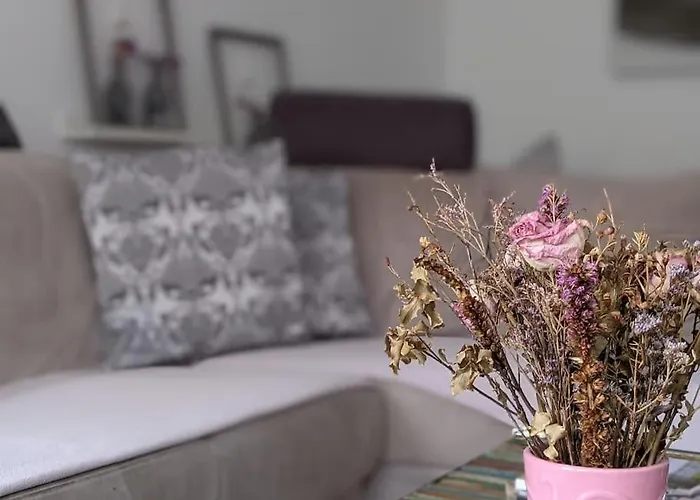 Διαμέρισμα Gemuetliche 144qm Altbauwohnung In Am Hbf