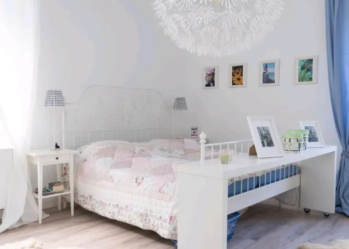 Апартаменты Gemuetliche 144qm Altbauwohnung In Am Hbf